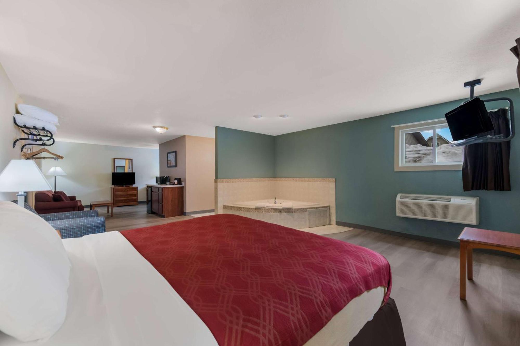 Hotel Baymont By Wyndham Iron Mountain Exterior foto