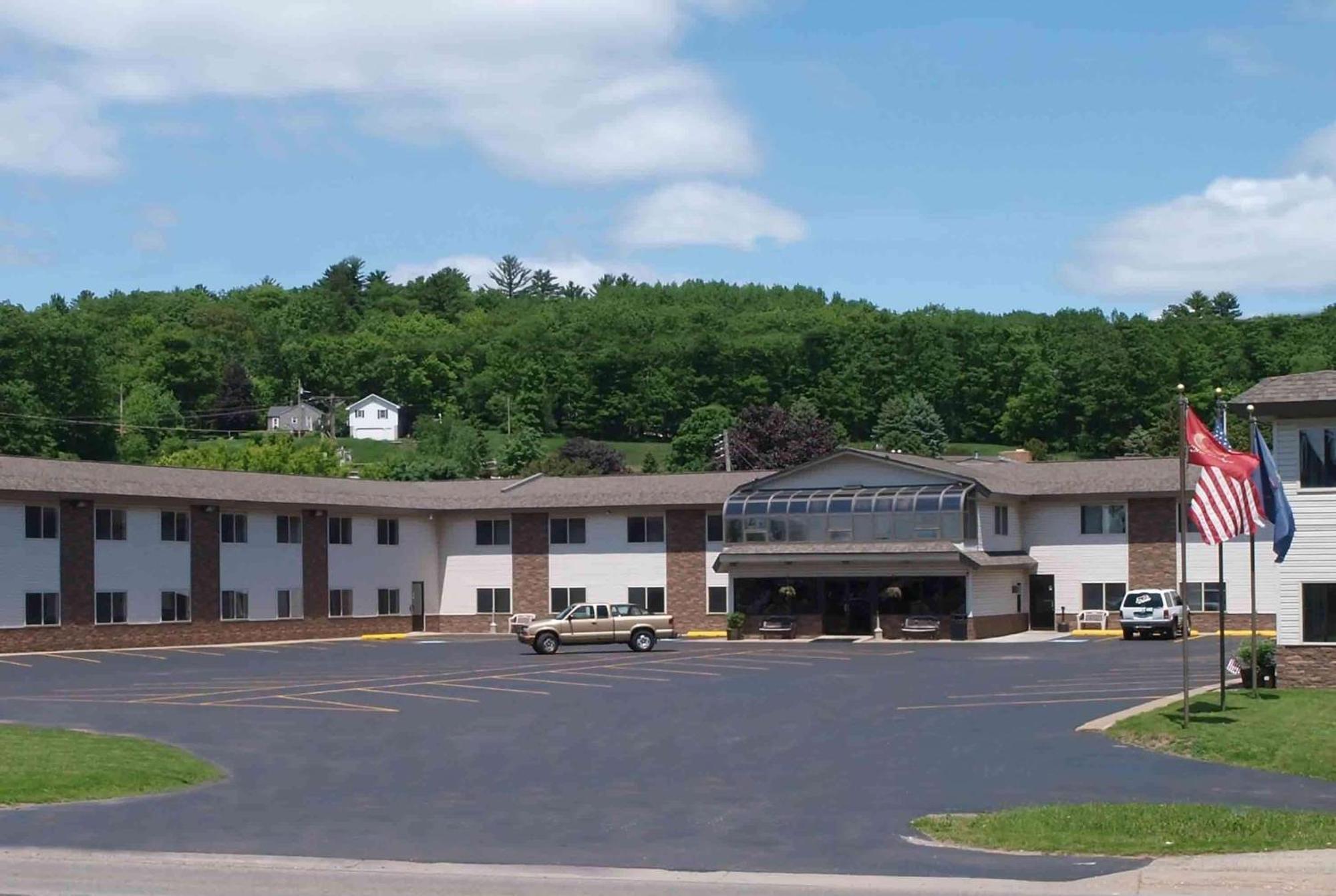 Hotel Baymont By Wyndham Iron Mountain Exterior foto