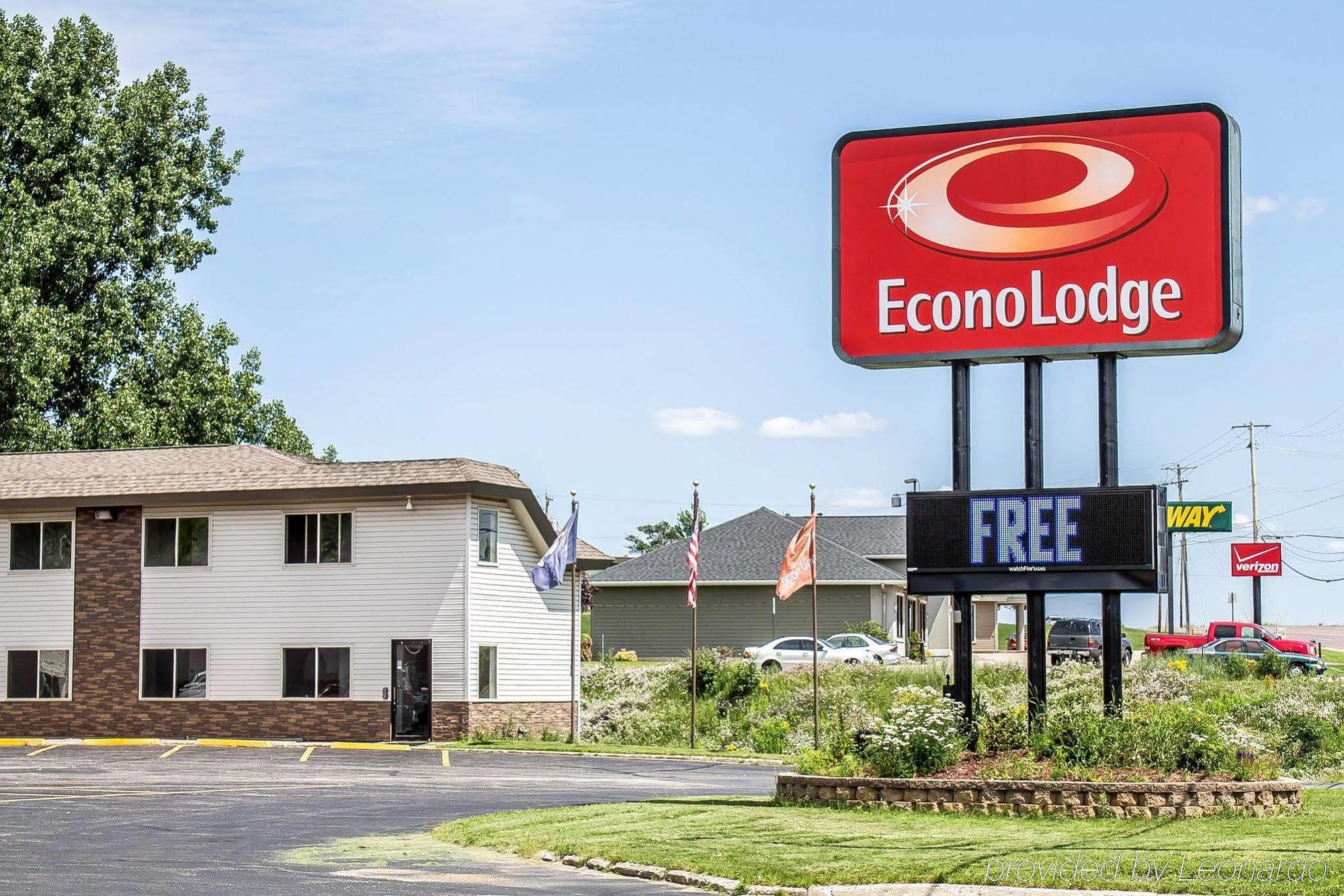 Hotel Baymont By Wyndham Iron Mountain Exterior foto